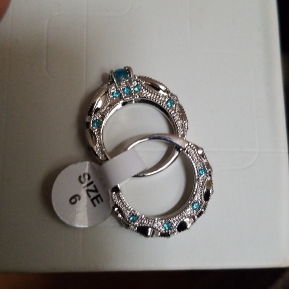 BEAUTIFUL ENGAGEMENT RING - Picture 5 of 5